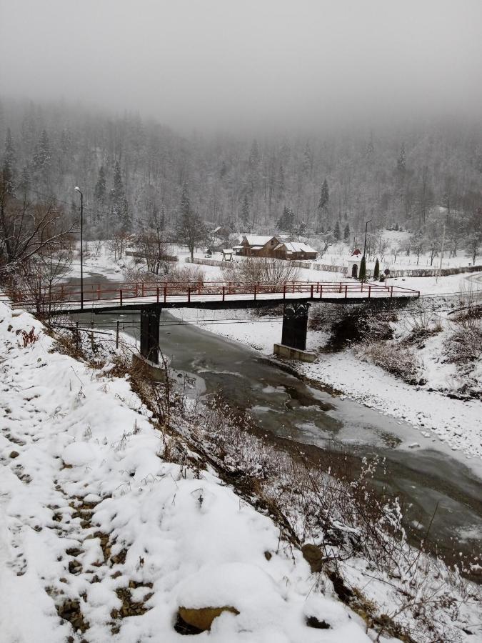 Садиба Федорчуків За Рікою Scheschory Exterior foto