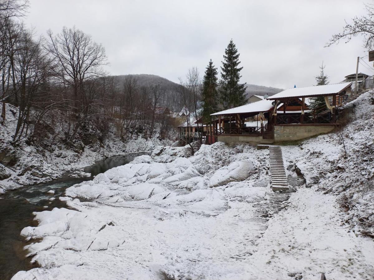 Садиба Федорчуків За Рікою Scheschory Exterior foto